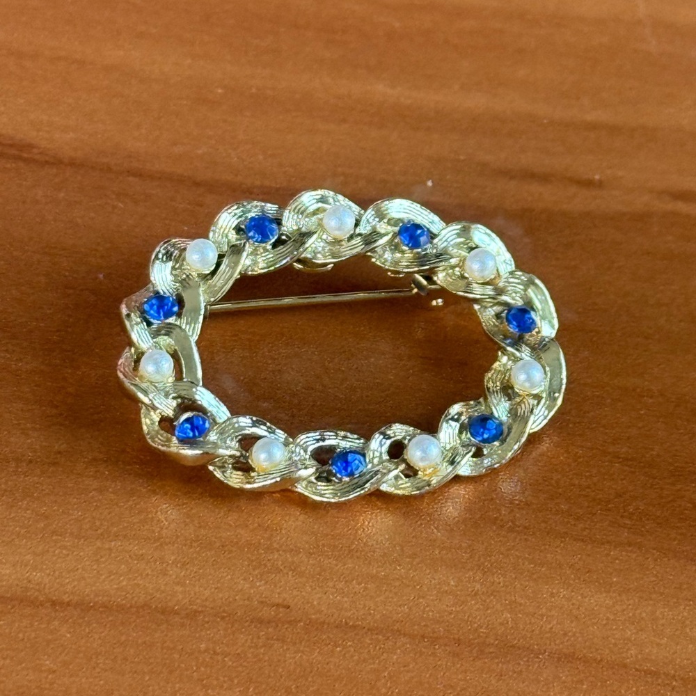 Vintage GERRY Wreath Brooch